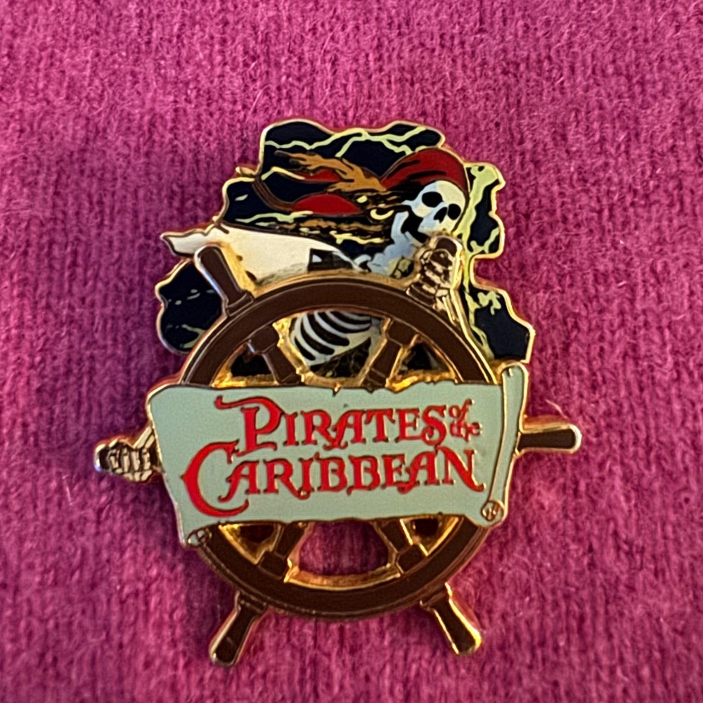 Disney’s Pirates of the Caribbean Skeleton Pirate Pin with Moveable Helm 2007
